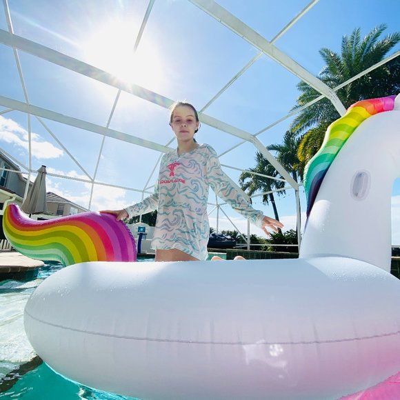 LYNN'S CLOSET, LLC - Picture 16 of 16